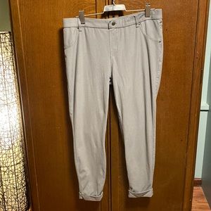 Hue Cuffed Pant